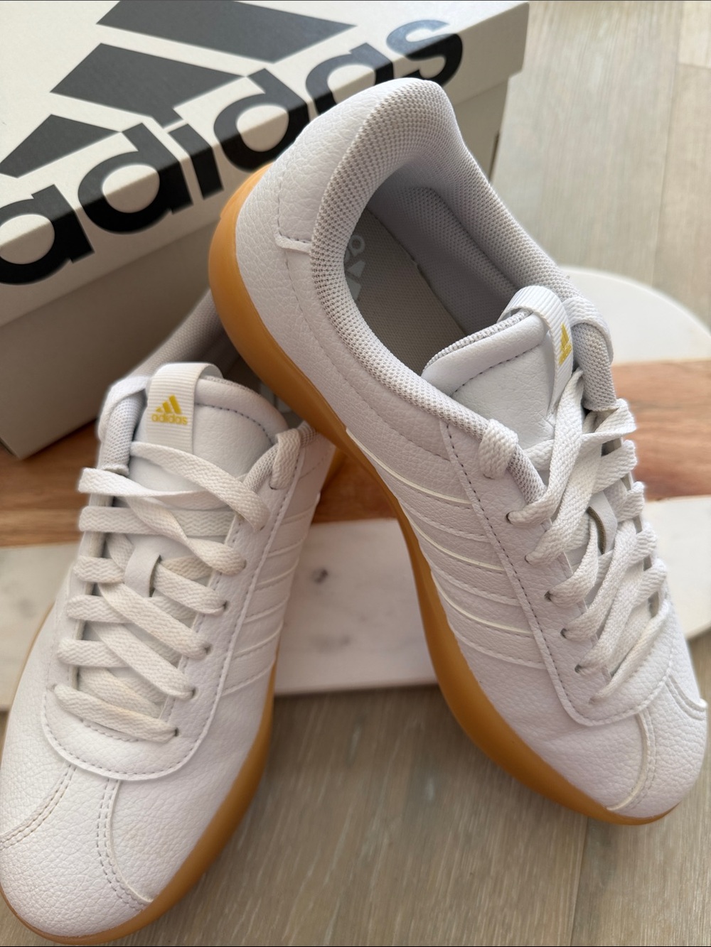 Authentic New, adidas Unisex White Sneakers with Gum Sole and Gold Logo